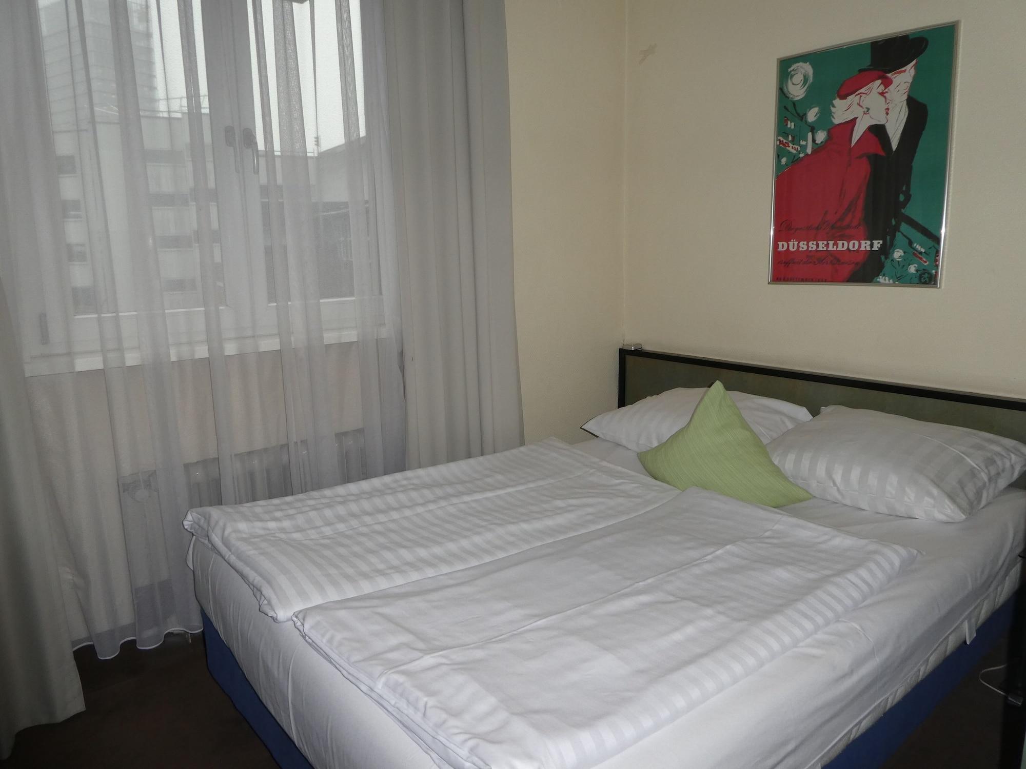 Adrett Koenigsallee 3*