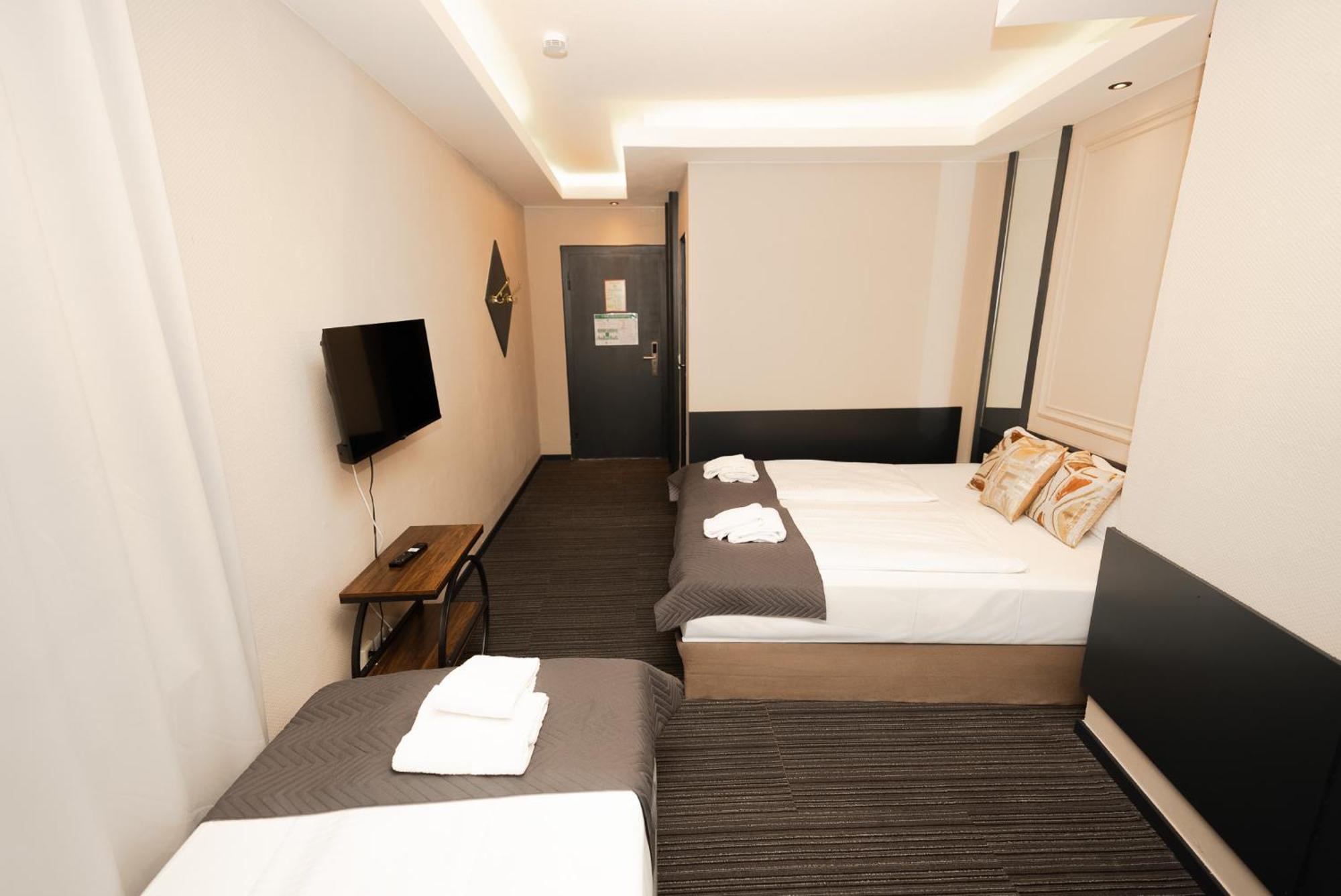 Adrett Koenigsallee 3*